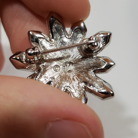 Vintage Swarovski Star Brooch - Picture 6 of 6